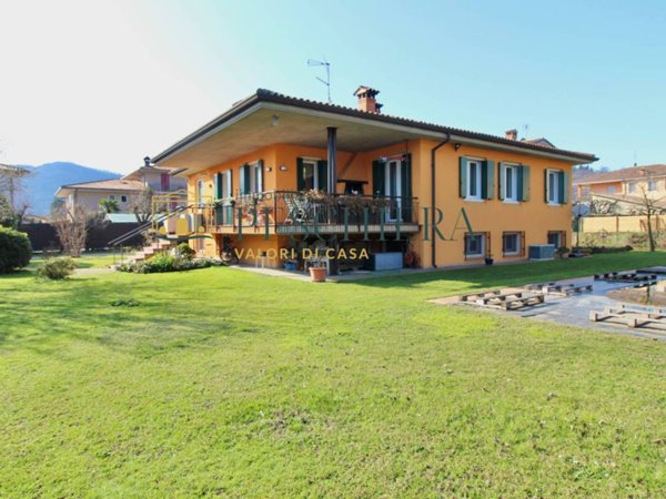 casa indipendente in vendita a Costermano sul Garda in zona Albarè