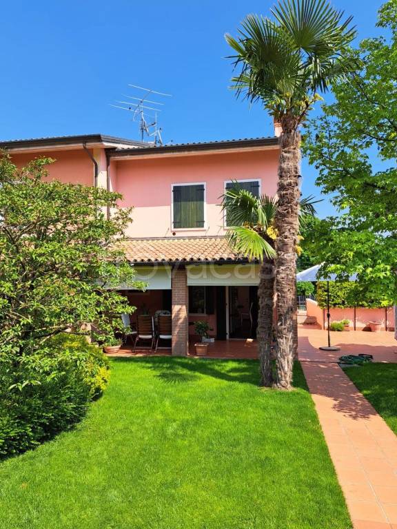 casa indipendente in vendita a Costermano sul Garda