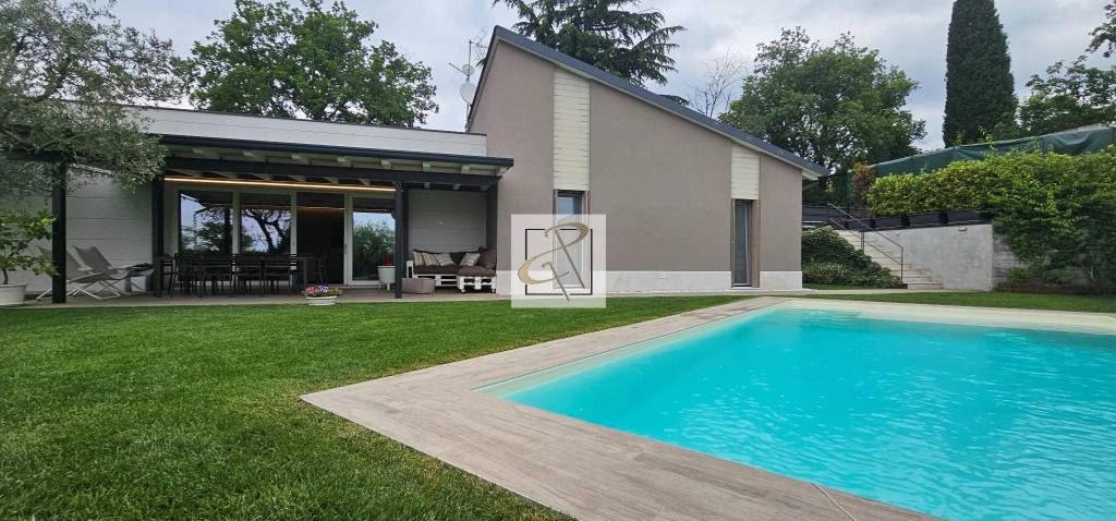 casa indipendente in vendita a Costermano sul Garda