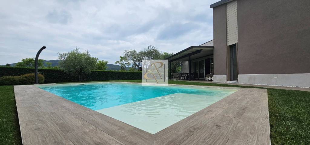 casa indipendente in vendita a Costermano sul Garda