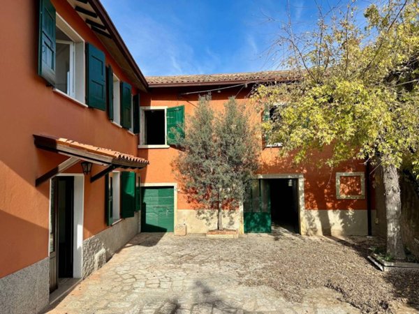 casa indipendente in vendita a Costermano sul Garda in zona Marciaga