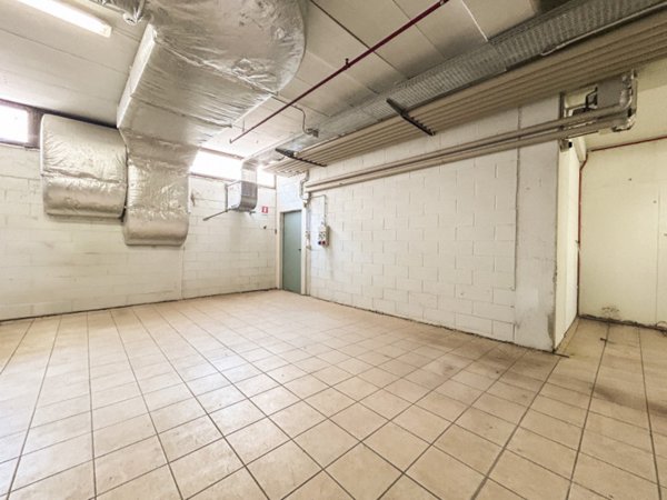locale di sgombero in vendita a Costermano sul Garda