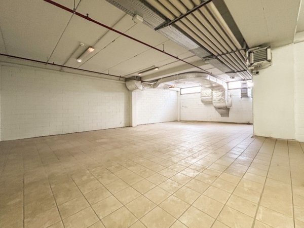 locale di sgombero in vendita a Costermano sul Garda in zona Albarè