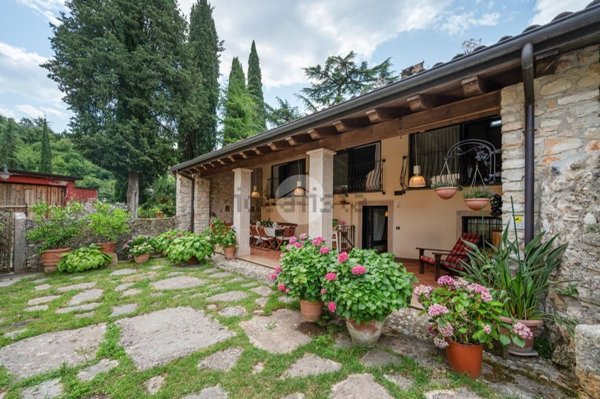 pentavano in vendita a Costermano sul Garda in zona Pizzon