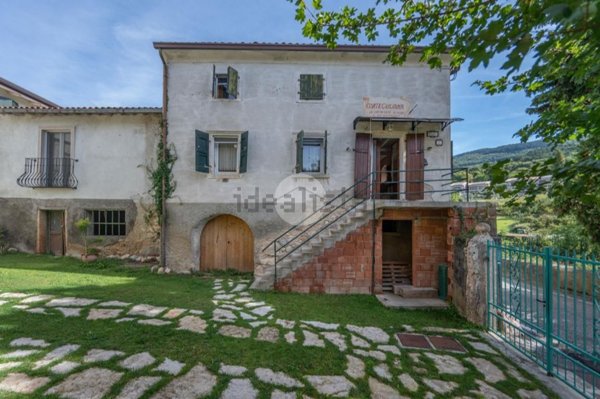 casale in vendita a Costermano sul Garda in zona Pizzon
