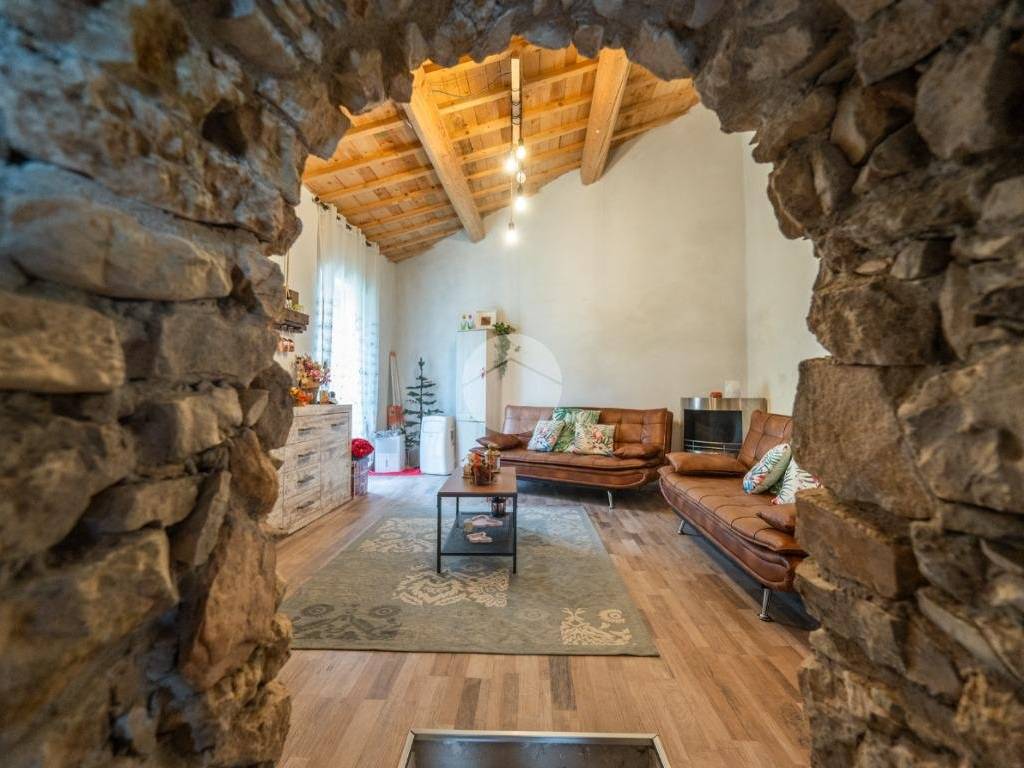 casale in vendita a Costermano sul Garda in zona Pizzon