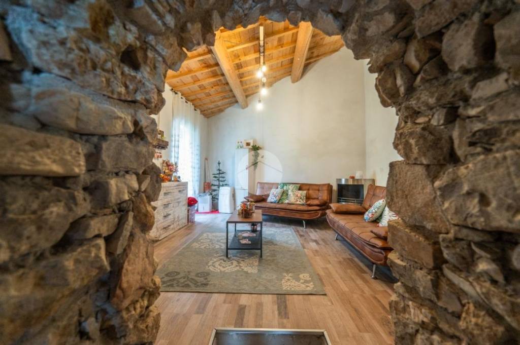 casale in vendita a Costermano sul Garda in zona Pizzon