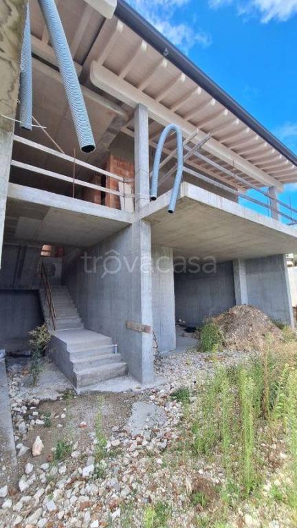 casa indipendente in vendita a Costermano sul Garda