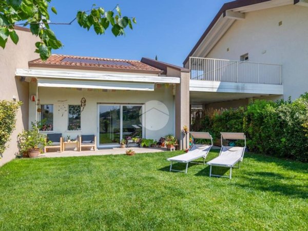 casa indipendente in vendita a Costermano sul Garda
