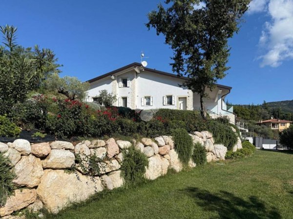 casa indipendente in vendita a Costermano sul Garda