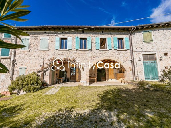 casa indipendente in vendita a Costermano sul Garda