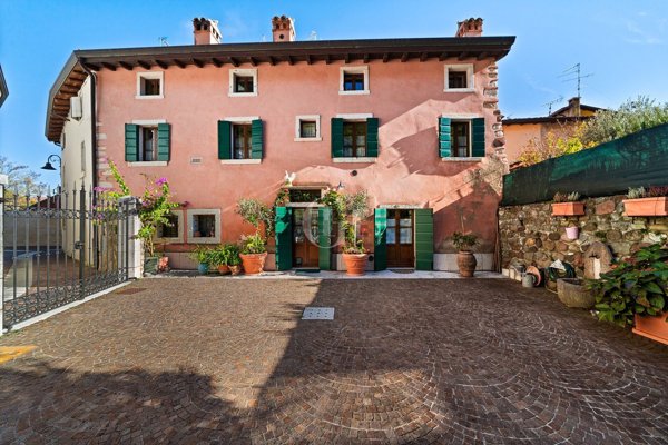 esavano in vendita a Costermano sul Garda