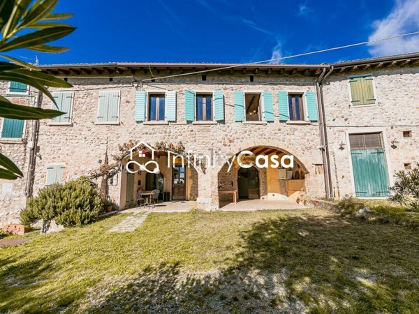 quadrivano in vendita a Costermano sul Garda in zona Marciaga