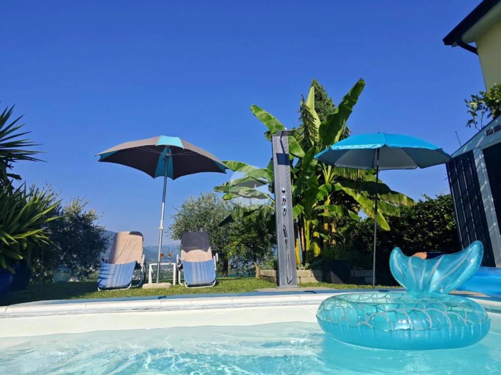 casa indipendente in vendita a Costermano sul Garda in zona Albarè