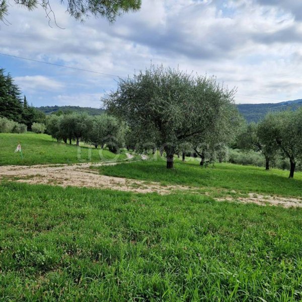 terreno edificabile in vendita a Costermano sul Garda