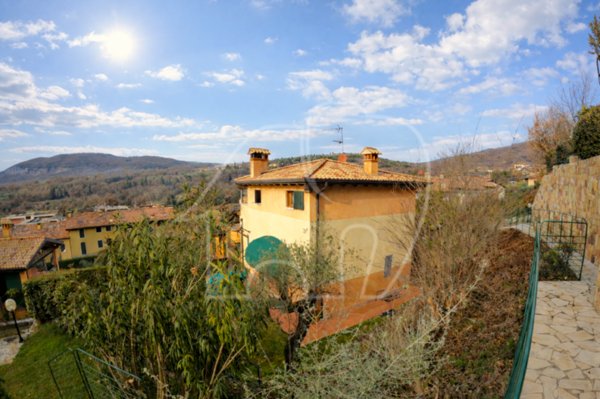 casa indipendente in vendita a Costermano sul Garda