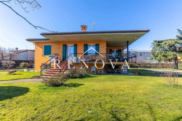casa indipendente in vendita a Costermano sul Garda in zona Albarè
