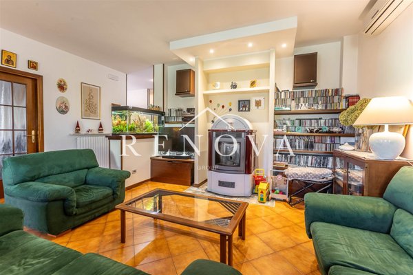 casa indipendente in vendita a Costermano sul Garda in zona Albarè