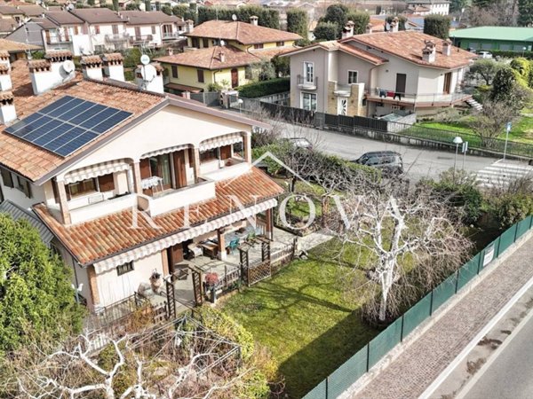 casa indipendente in vendita a Costermano sul Garda in zona Albarè