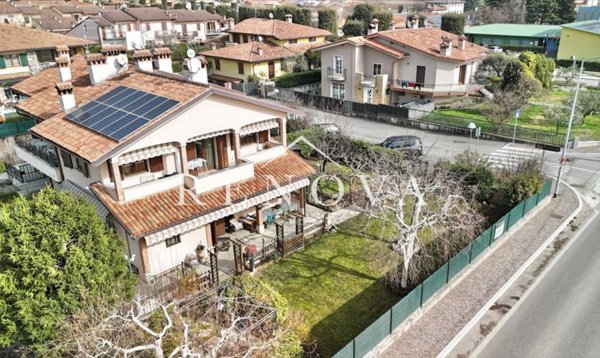 casa indipendente in vendita a Costermano sul Garda in zona Albarè