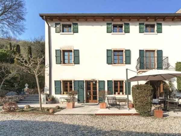 casa indipendente in vendita a Costermano sul Garda in zona Marciaga