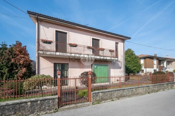 appartamento in vendita a Costermano sul Garda in zona Albarè