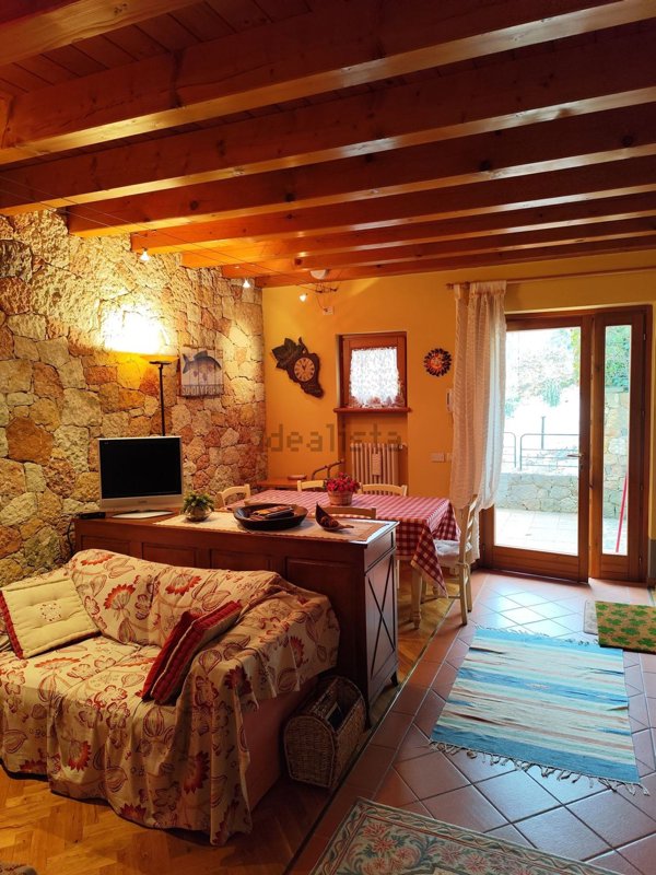 casa indipendente in vendita a Costermano sul Garda