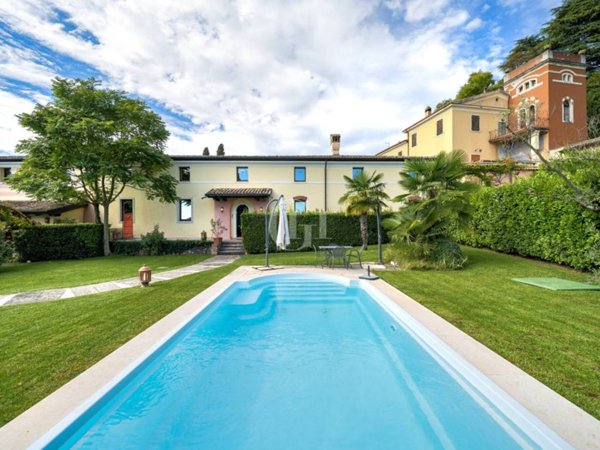casa indipendente in vendita a Costermano sul Garda