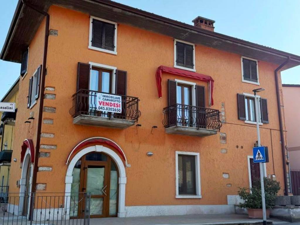 intera palazzina in vendita a Costermano sul Garda in zona Albarè