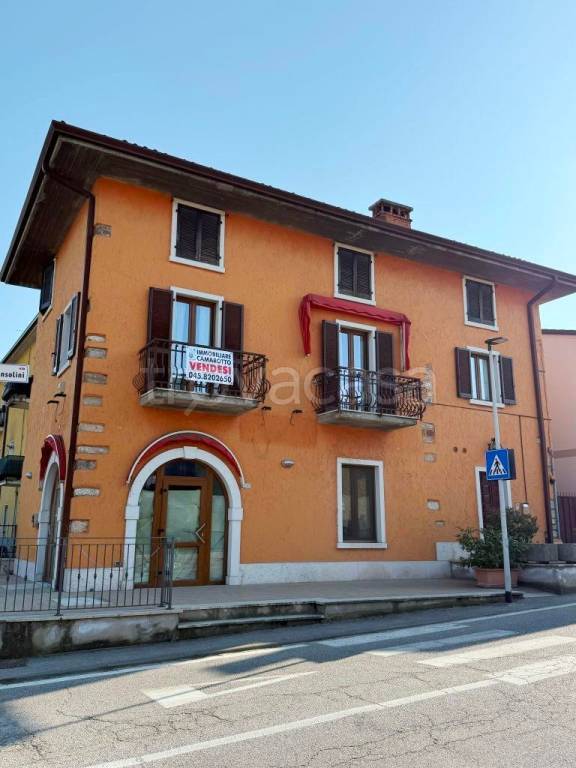casa semindipendente in vendita a Costermano sul Garda in zona Albarè