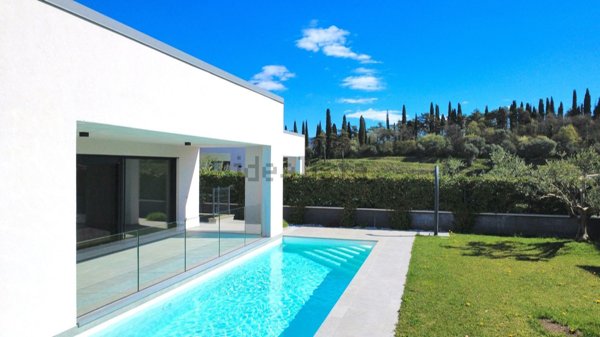 casa indipendente in vendita a Costermano sul Garda