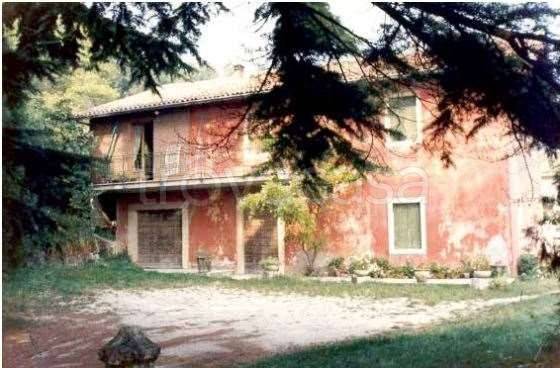 casa indipendente in vendita a Costermano sul Garda