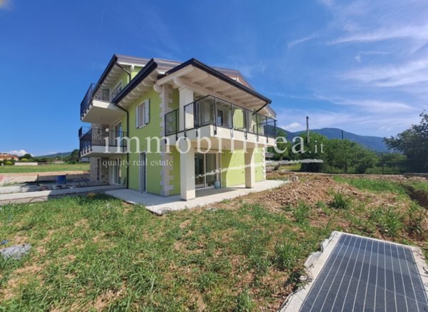 casa indipendente in vendita a Costermano sul Garda in zona Albarè
