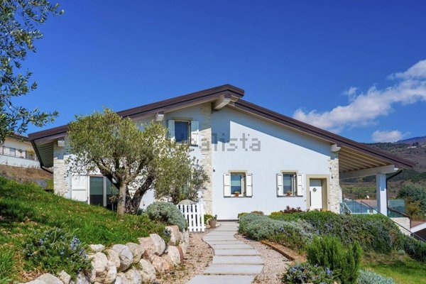 casa indipendente in vendita a Costermano sul Garda