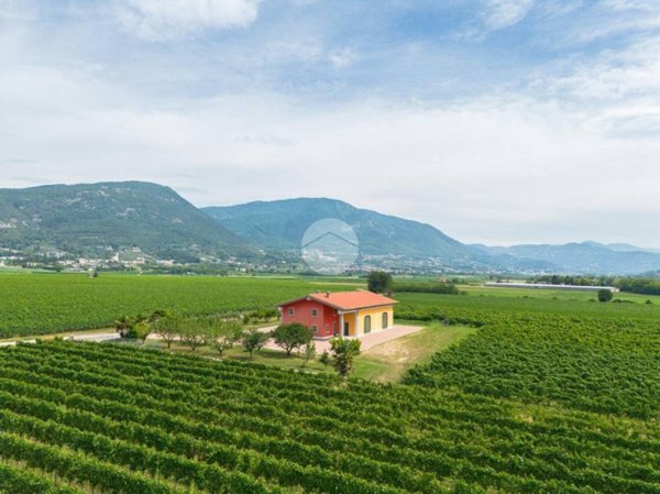 casa indipendente in vendita a Costermano sul Garda