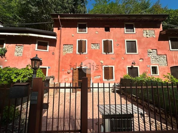 appartamento in vendita a Costermano sul Garda in zona Albarè