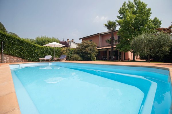 casa indipendente in vendita a Costermano sul Garda in zona Albarè