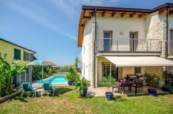 casa indipendente in vendita a Costermano sul Garda in zona Albarè