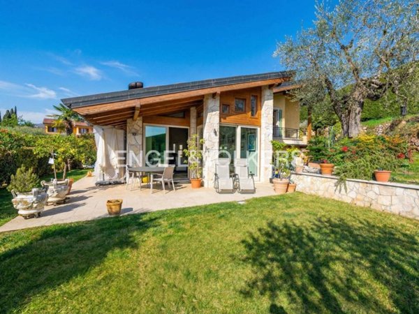 casa indipendente in vendita a Costermano sul Garda in zona Albarè