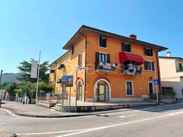 negozio in vendita a Costermano sul Garda in zona Albarè