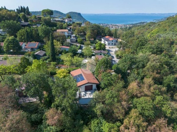 casa indipendente in vendita a Costermano sul Garda in zona Albarè
