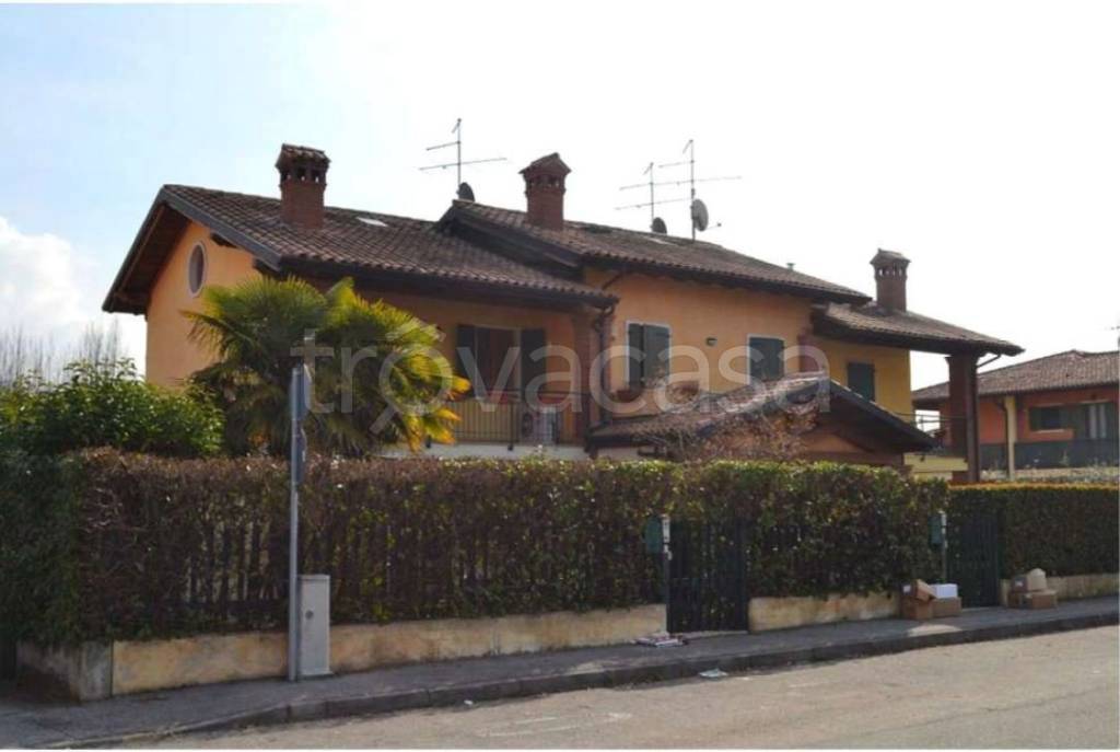 casa indipendente in vendita a Costermano sul Garda in zona Pizzon