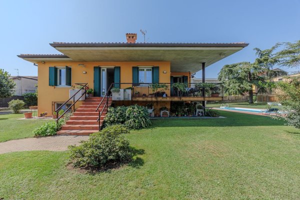 casa indipendente in vendita a Costermano sul Garda in zona Pizzon