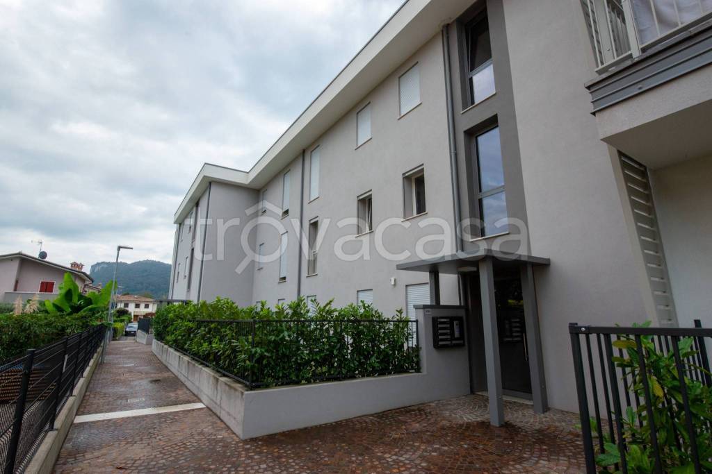 appartamento in vendita a Costermano sul Garda in zona Albarè