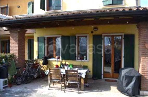 casa indipendente in vendita a Costermano sul Garda in zona Pizzon