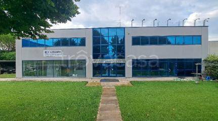 locale commerciale in vendita a Costermano sul Garda in zona Pizzon