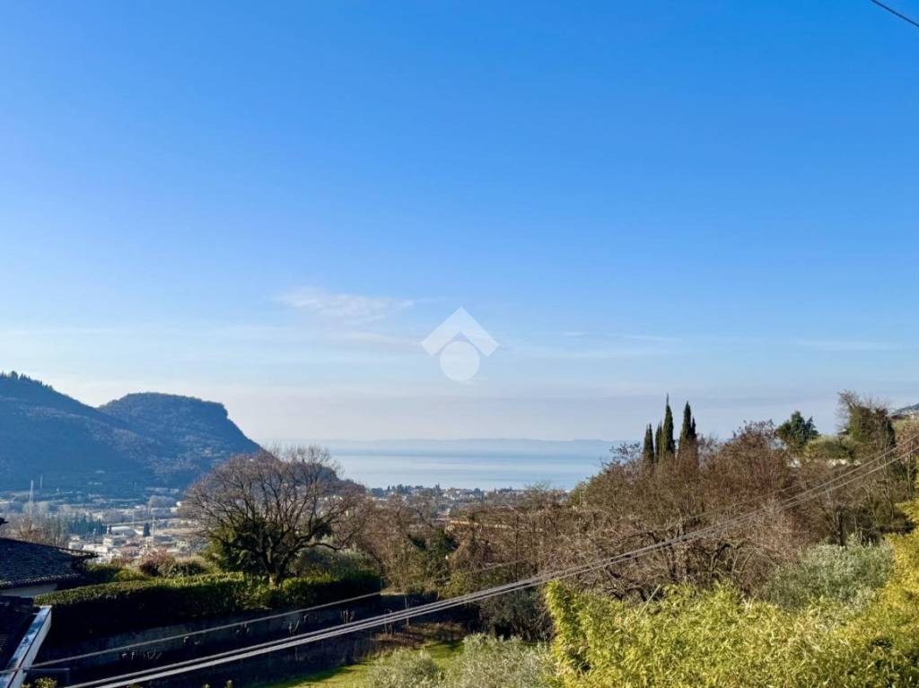 casa indipendente in vendita a Costermano sul Garda in zona Albarè