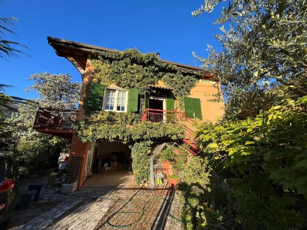 casa indipendente in vendita a Dolcè