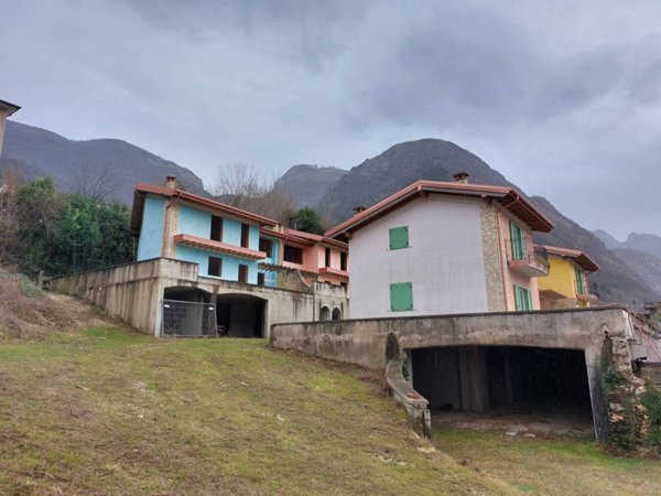 casa indipendente in vendita a Dolcè in zona Peri