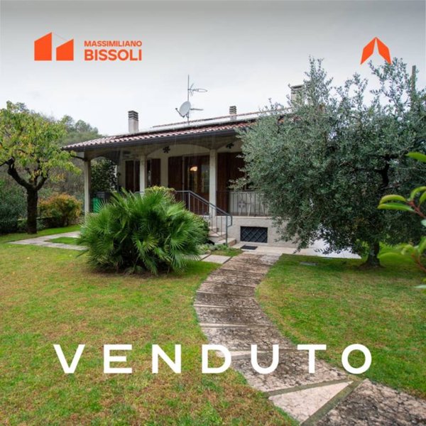 casa indipendente in vendita a Dolcè in zona Ceraino